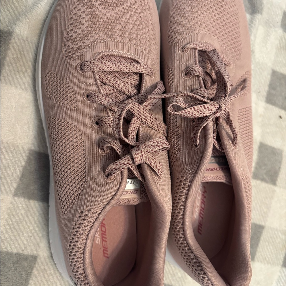 Skechers Women's Mauve Sneakers